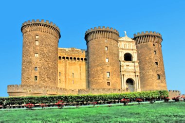 Castel Nuovo ya da 