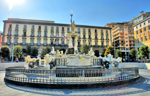 Neptün Çeşmesi İtalya 'nın Napoli kentindeki Municipio meydanında yer almaktadır..