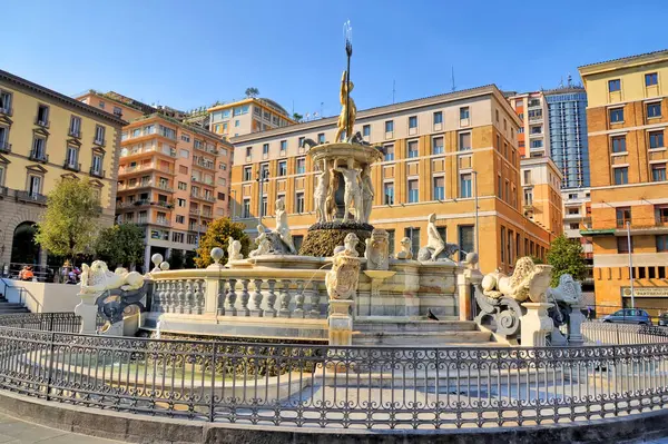 Neptün Çeşmesi İtalya 'nın Napoli kentindeki Municipio meydanında yer almaktadır..