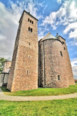 Kutsal Bakire Meryem Kilisesi ve Aziz Alexius, Czyca yakınlarındaki Tum 'da..                               