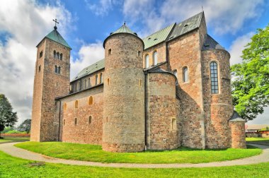 Kutsal Bakire Meryem Kilisesi ve Aziz Alexius, Czyca yakınlarındaki Tum 'da..                               