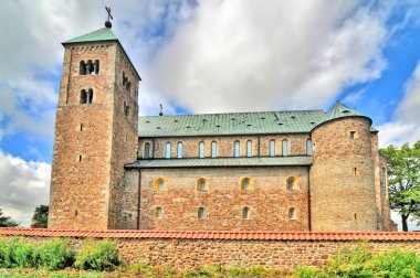 Kutsal Bakire Meryem Kilisesi ve Aziz Alexius, Czyca yakınlarındaki Tum 'da..                               