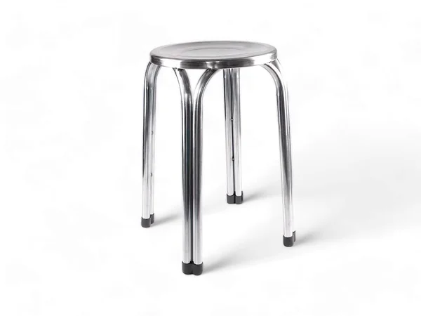白い背景の銀製のステンレス鋼から成っている円形の座席の椅子 — ストック写真
