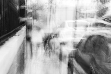 Soyut fotoğrafçılık. Kasıtlı olarak sarsılmış, odak dışı, bulanık, tutarsız bir şekilde açığa çıkmış. Yaratıcı dijital sokak fotoğrafçılığı.