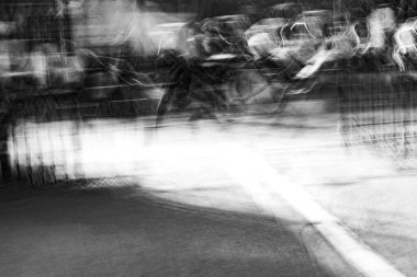 Soyut fotoğrafçılık. Kasıtlı olarak sarsılmış, odak dışı, bulanık, tutarsız bir şekilde açığa çıkmış. Yaratıcı dijital sokak fotoğrafçılığı.