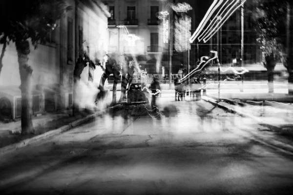 抽象写真 故意に揺れ 焦点から ぼやけ 一貫して露出していません デジタル処理されたストリート写真 — ストック写真