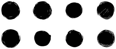 Beyaz arkaplanda çeşitli fırça darbeleriyle siyah el çizimi daireler.