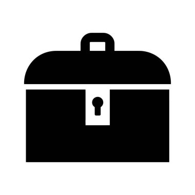 Anahtar deliği ve sapı olan siyah bir hazine sandığı beyaz arka planda izole bir şekilde duruyor ve basit ama anımsatıcı bir görsel tasvir oluşturuyor..