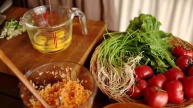 Sebze ve baharatlı taze salata.