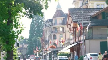 Majestic Katedrali & Şehir Caddeleri - 124; Hareket Eden Araba ve Mimari Zarafet