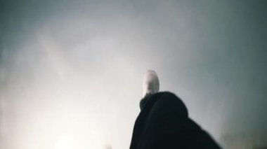 Donmuş Buz Üzerinde Yalınayak Adımlar, Soğuk Kış Macerası