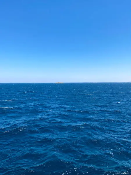 Océano Azul Cielo Azul Puesta Sol Verano Naturaleza Agua Viajar — Foto de Stock