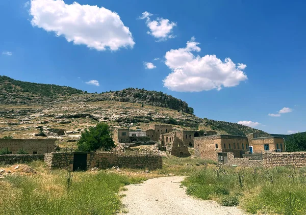 Seyahat et mavi gökyüzü Eski tarih Doğa Duvarı Rock and Hill manzaralı taş