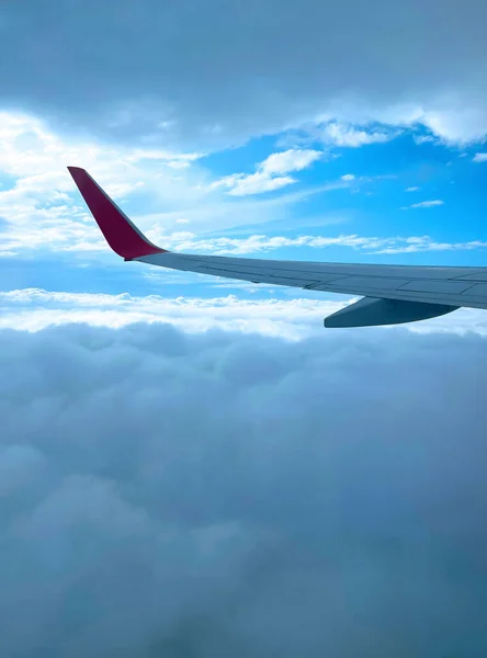 Αεροπορικό Ταξίδι Φτερό Σύννεφο Πτήση Ουρανό Σύννεφο Ήλιο Αεροπλάνο Ουρανό Φωτογραφία Αρχείου