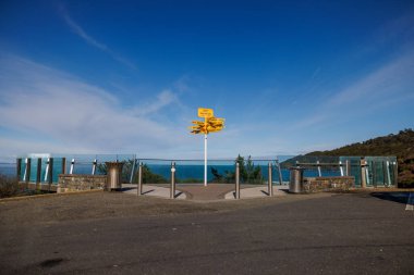 Yeni Zelanda 'nın güney adasının sonunu gösteren blöf işareti.