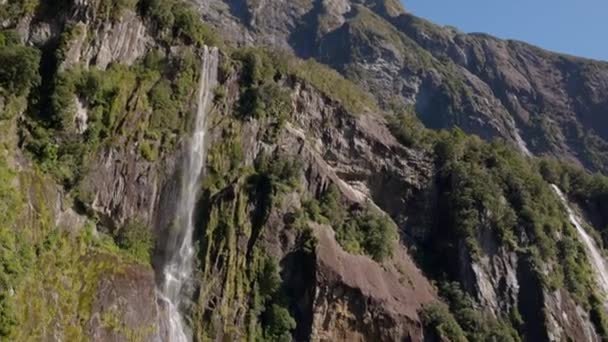 Panning Shot Waterfall Found Milford Sounds — Stock Video