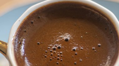 Gündüz vakti makro köpüklü kahve..