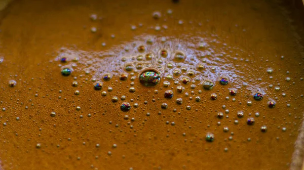 Piana Kawa Specjalnych Kolorowych Filiżanek — Zdjęcie stockowe