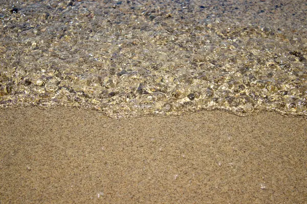 Ondas Mar Atingindo Praia Tempo Ensolarado — Fotografia de Stock