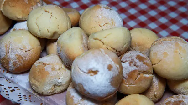 Zbliżenie Ciasteczka Świeżej Mąki Cukrem Pudrem — Zdjęcie stockowe