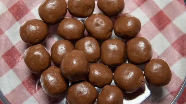 Macro Shot Multiple Chocolate Balls Plate — Stock Photo, Image