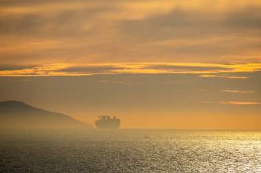 Herkül Sütunları 'nın ötesinde