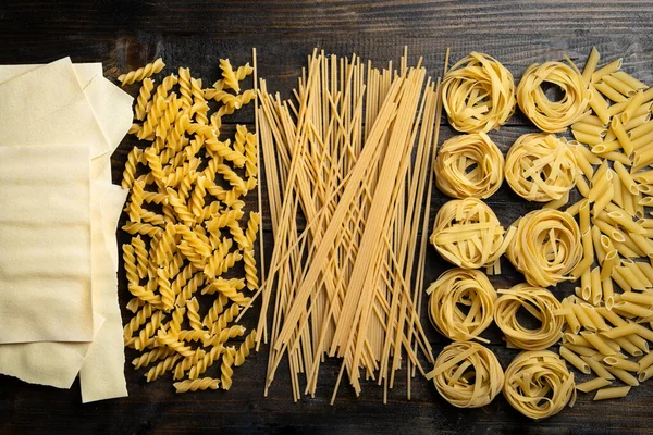 Pasta Shapes Spaghetti Fusilli Tagliatelle Lasagna Penne Raw Italian Cuisine — Stock Photo, Image