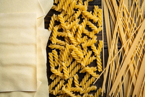 Pasta Shapes Spaghetti Fusilli Lasagna Italian Cuisine Ingredients Wooden Background — Stock Photo, Image