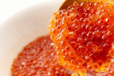 Japon haşlanmış somon yumurtası yemekleri.