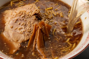 Japon eriştesi ve çorba.