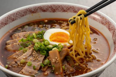 Japon eriştesi ve çorba.