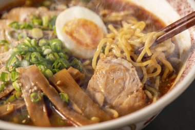 Japon eriştesi ve çorba.