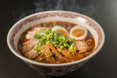 Japon eriştesi ve çorba.