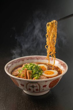 Japon eriştesi ve çorba.