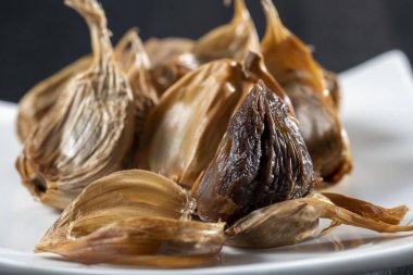 Lezzetli ve enerjik siyah sarımsak.