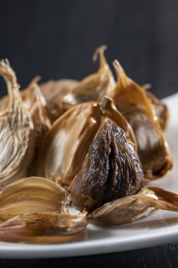 Lezzetli ve enerjik siyah sarımsak.