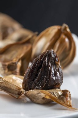 Lezzetli ve enerjik siyah sarımsak.