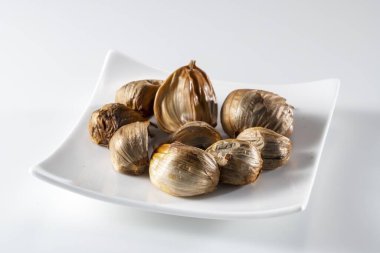 Lezzetli ve enerjik siyah sarımsak.