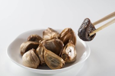 Lezzetli ve enerjik siyah sarımsak.