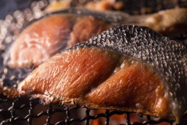 Taze ve lezzetli ızgara somon