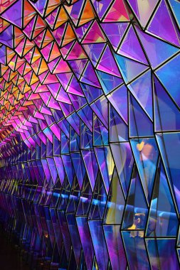 San Francisco Modern Sanatlar Müzesi 'nde renkli bir tünel