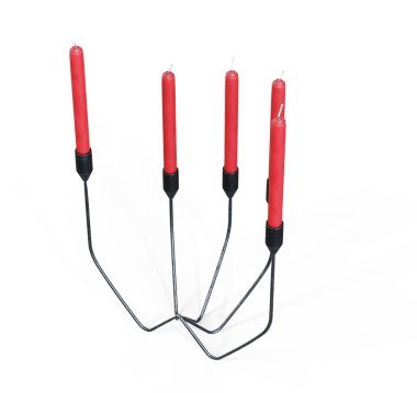 Mum beyaz yüzeyi ile Coper candelabras. 3D render