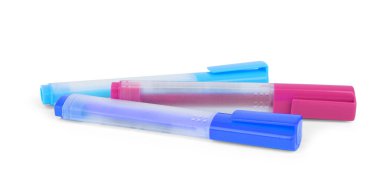 keçeli kalem parlak renk işaretleyicilerini beyaz zemin üzerine grup 