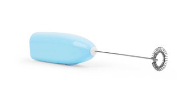 Kahve dükkanındaki beyaz çiçek desenli kahve beyaz bir arka planda. 