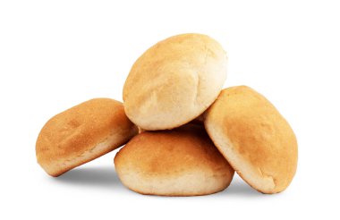 Taze susamlı çörekler beyaz üzerine izole edilmiş. 