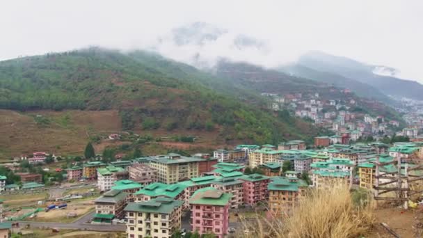 Panoramisch Uitzicht Stad Thimphu Gelegen Bhutan Uitzicht Gebouwen Wegen Thimphu — Stockvideo