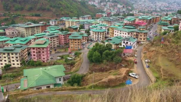 Panoramisch Uitzicht Stad Thimphu Gelegen Bhutan Uitzicht Gebouwen Wegen Thimphu — Stockvideo