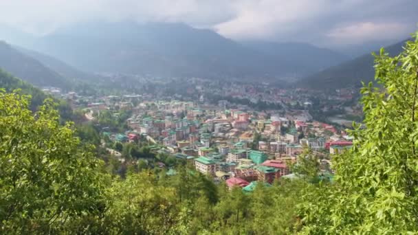 Blick Auf Die Stadt Thimphu Bhutan Mit Wolken Über Den — Stockvideo