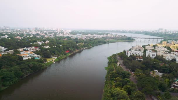 Vista Aérea Rio Adyar Dos Edifícios Circundantes Chennai — Vídeo de Stock
