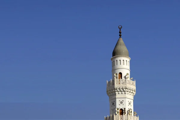 Madinah Saudi Arabia December 2017 Quba Mosque Medina 蓝色孤立背景的Quba清真寺塔 — 图库照片